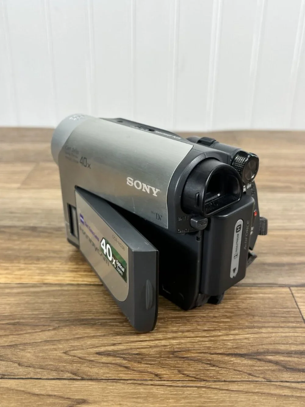 Sony Handycam DCR-HC38 Digital Video Camera MiniDv FOR PARTS READ